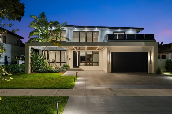 2506 NE 14th Fort Lauderdale, FL 33304