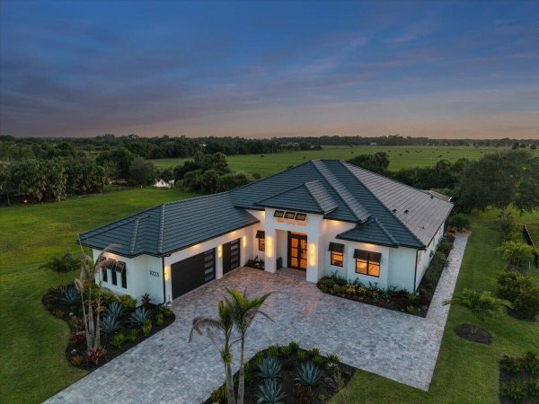 1023 W Polo Grounds Dr Vero Beach, FL 32966