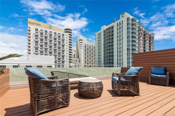 1460 Ocean Dr #506 (406) Miami Beach, FL 33139