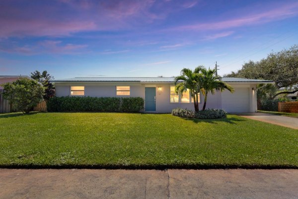 47 Ridgewood Cir Tequesta, FL 33469
