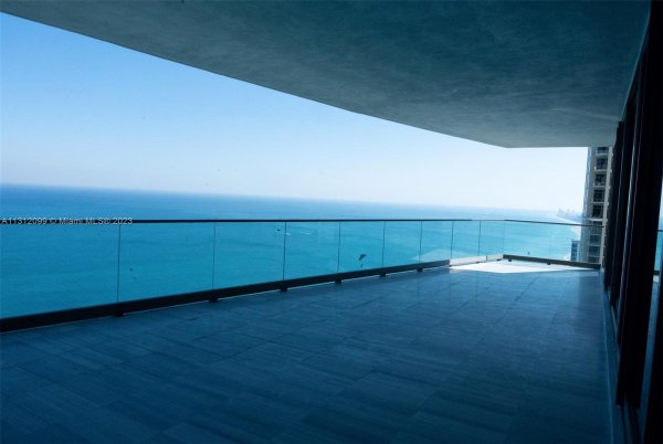 17901 Collins #4207 Sunny Isles Beach, FL 33160