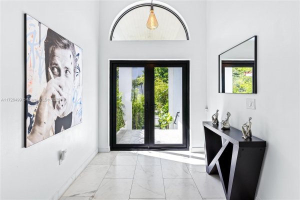 1061 NW North Riv Dr Miami, FL 33136