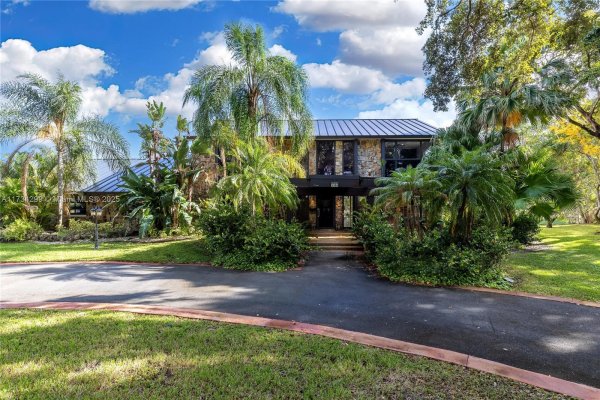 5306 White Oak Ln Tamarac, FL 33319 5306 White Oak Ln Tamarac, FL 33319