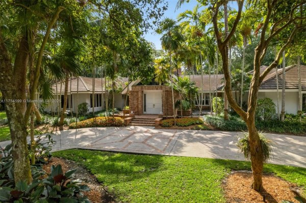 9000 Arvida Dr Coral Gables, FL 33156 9000 Arvida Dr Coral Gables, FL 33156