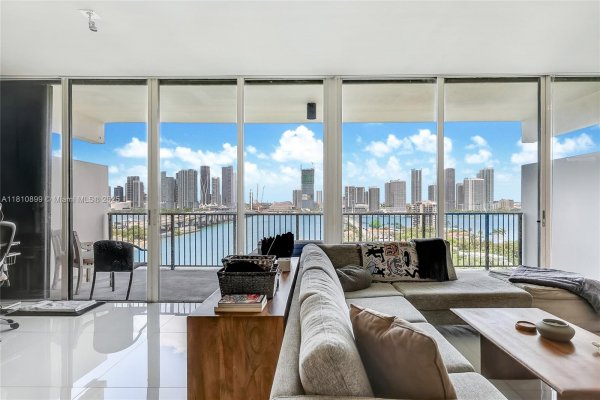 1000 Venetian Way #1306 Miami, FL 33139