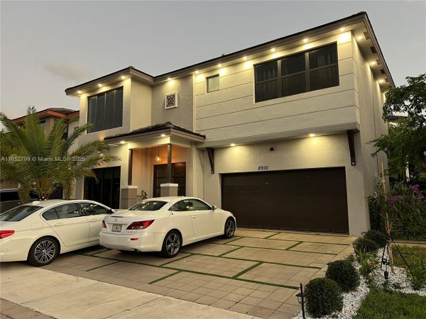 8910 NW 160th Ter Miami Lakes, FL 33018