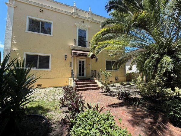 223 Calabria Ave #10 Coral Gables, FL 33134