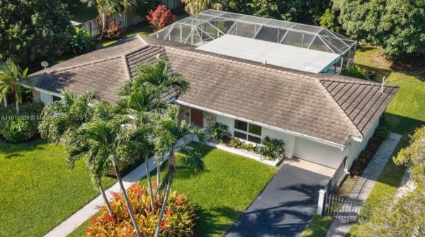 15420 SW 86th Ave Palmetto Bay, FL 33157