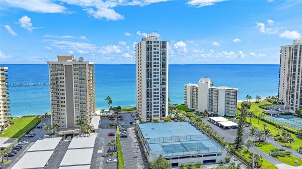 5420 N Ocean Dr #305 Singer Island, FL 33404