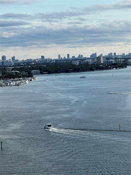 300 SE Bayview Dr #2114 Sunny Isles Beach, FL 33160