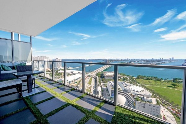 1100 Biscayne Blvd #3104 Miami, FL 33132