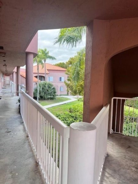 2310 W 74th St #203 Hialeah, FL 33016