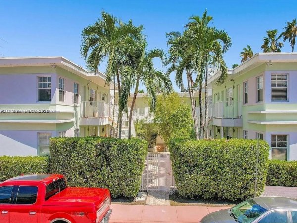 915 SE 8th St #106 Miami Beach, FL 33139