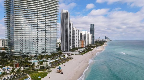 18975 Collins Ave #2205 Sunny Isles Beach, FL 33160