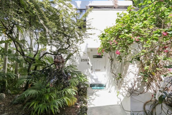 2593 Trapp Ave #3 Miami, FL 33133