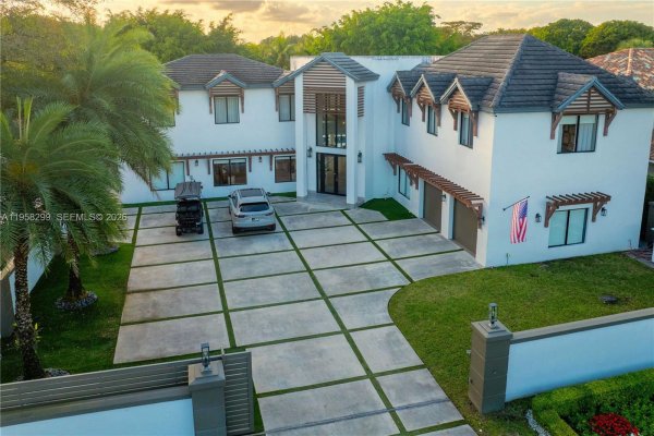 4844 NW 94th Doral Pl Doral, FL 33178