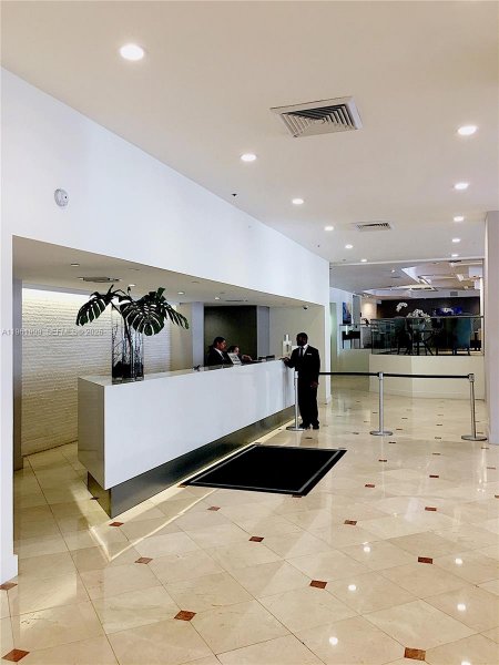 100 Lincoln Rd #303 Miami Beach, FL 33139