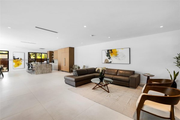 300 NE 48th St Miami, FL 33137