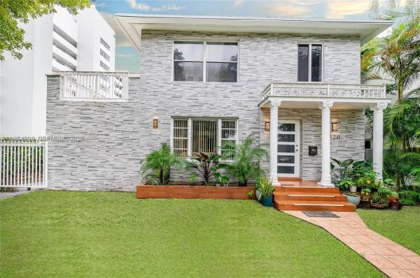 320 SW 29th Rd #1 Miami, FL 33129