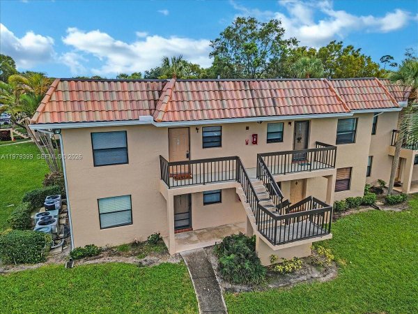 6832 S Palmetto Cir S #201 Boca Raton, FL 33433