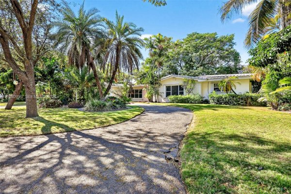 11890 SW 72nd Pl Pinecrest, FL 33156