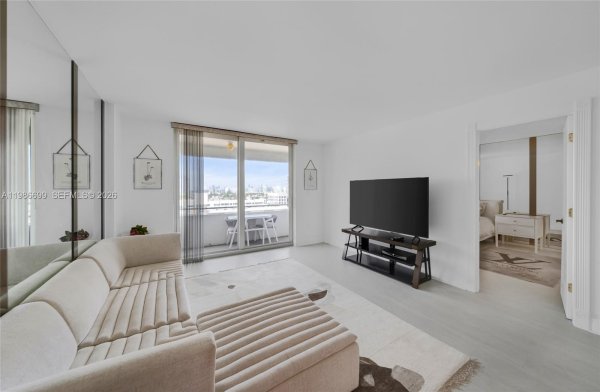 465 Ocean #1102 Miami Beach, FL 33139