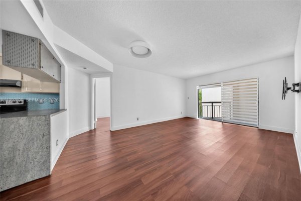 8290 Lake Dr #514 Doral, FL 33166