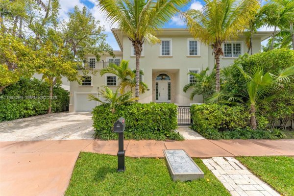 797 Ridgewood Rd #. Key Biscayne, FL 33149