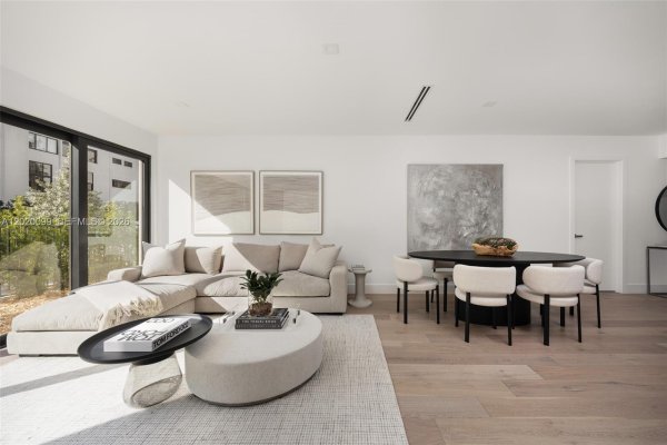 204 Sunrise Dr #204B Key Biscayne, FL 33149