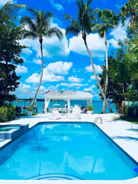 8300 Hawthorne Ave Miami Beach, FL 33141