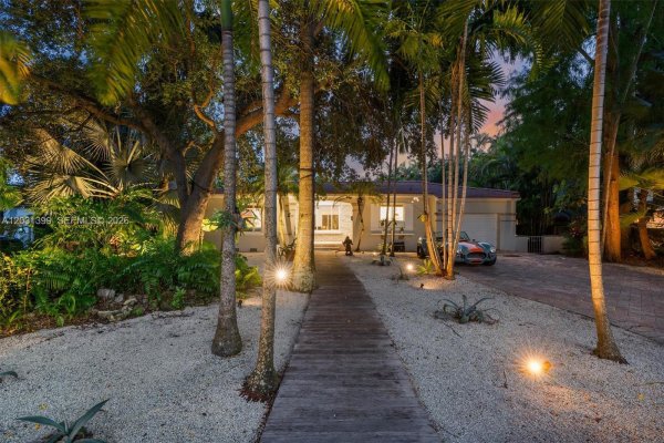 1160 NE 100th St Miami Shores, FL 33138