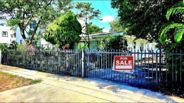 241 NW 32nd St Miami, FL 33127