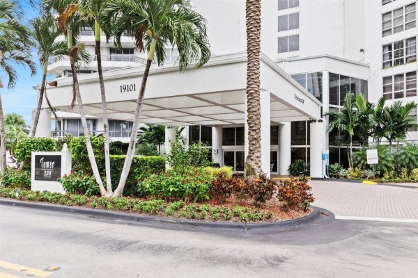 19101 NE 36th Ct #1704 Aventura, FL 33180