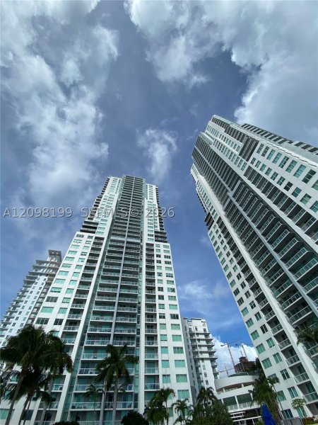 253 NE 2nd St #3007 Miami, FL 33132