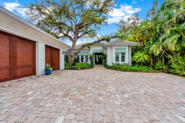 544 Live Oak Vero Beach, FL 32963