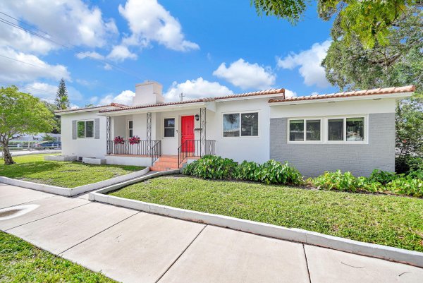 2200 SW 23rd Miami, FL 33145