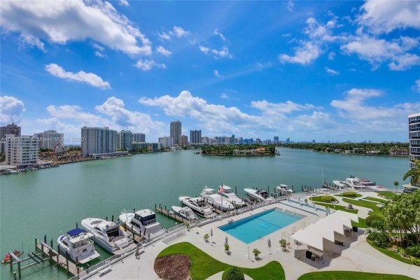 900 Bay Dr #706 Miami Beach, FL 33141